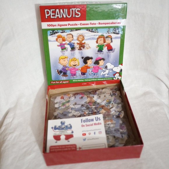 New, Open Box, 100pc 2018 Peanuts Winter Skating Jigsaw Puzzle - Picture 3 of 3